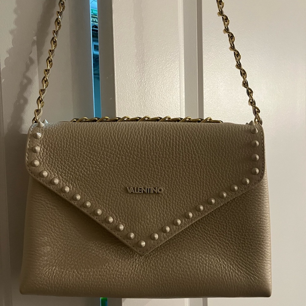Mario Valentino Cream Pebbled Leather Envelope Crossbody with Gold Chain NWOT - Picture 6 of 16